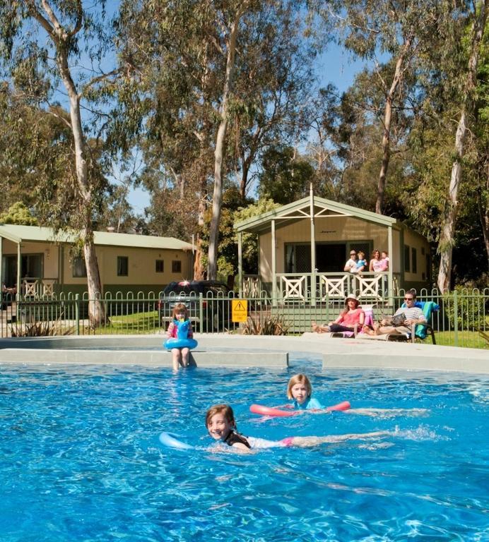 Отель Crystal Brook Tourist Park Doncaster East Экстерьер фото